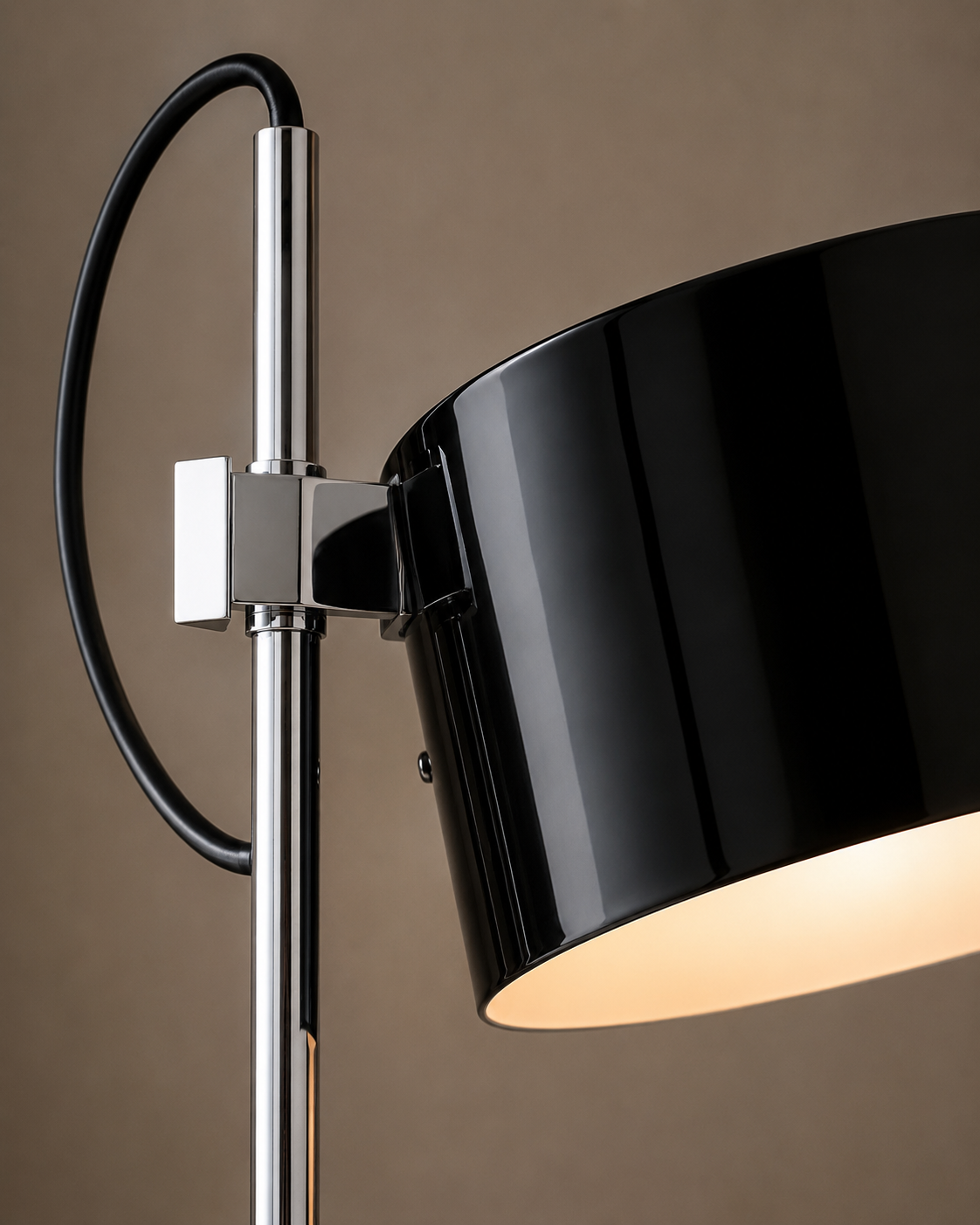 0—03 Floor lamp